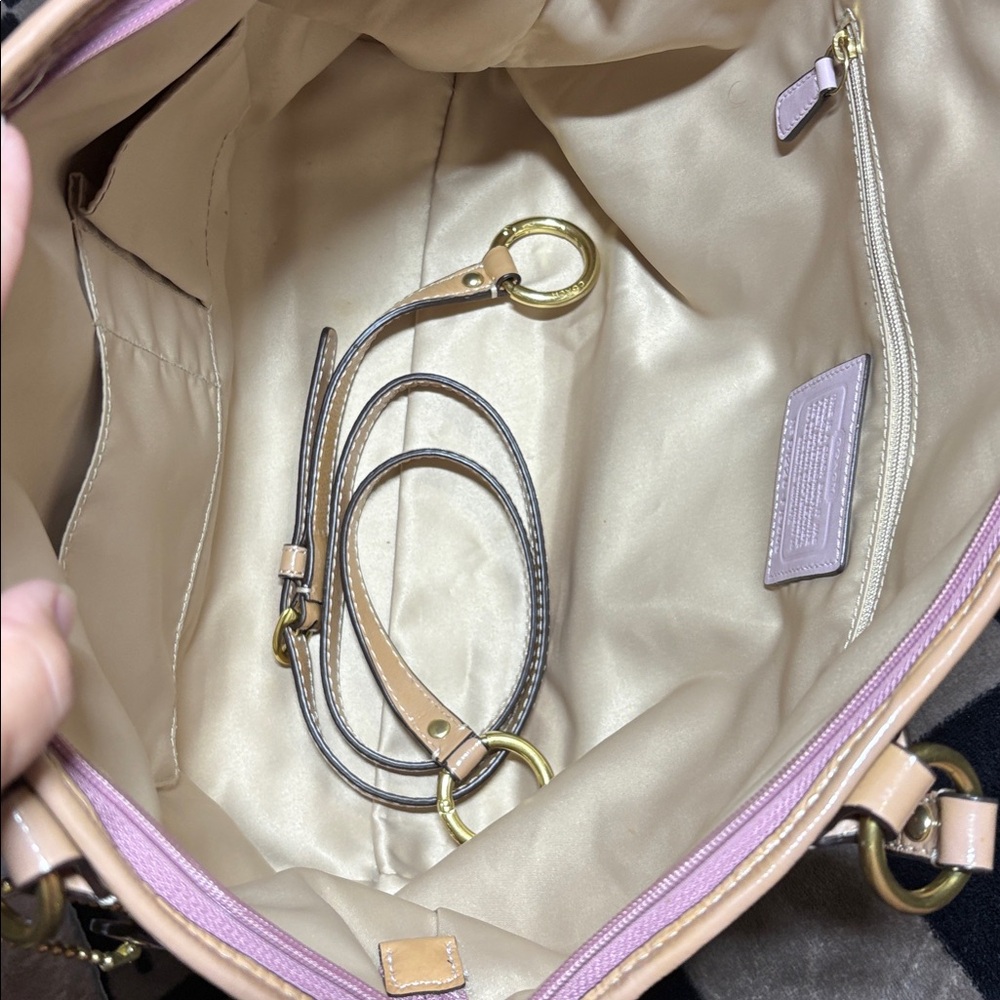 Coach Signature and Butterfly 🦋 Asia exclusive - Picture 9 of 10